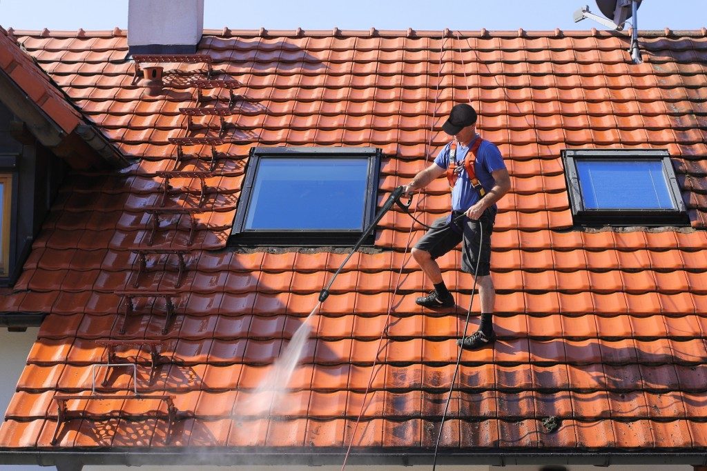 Roof cleaning with high pressure washer