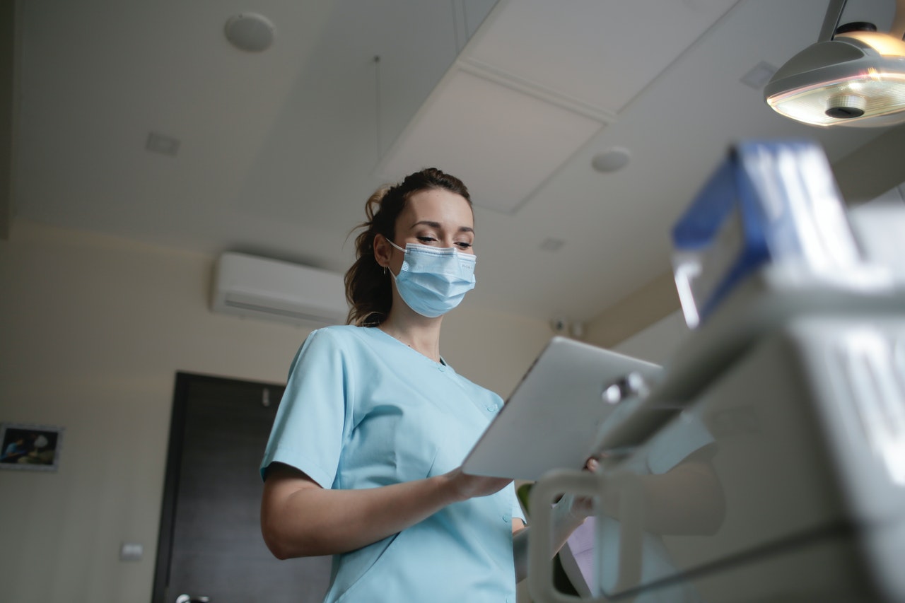 nurse wearing facemask