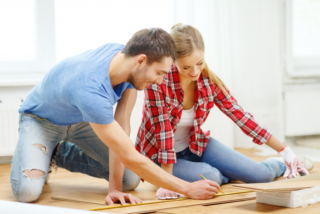 couple fixing flooring