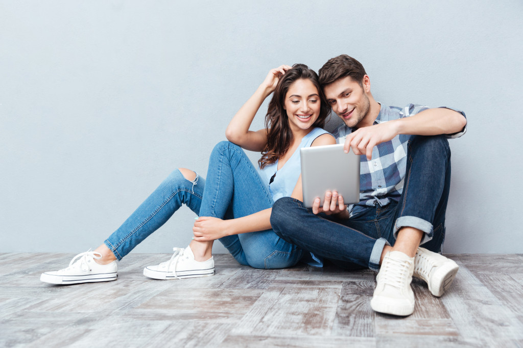 couple wearing jeans